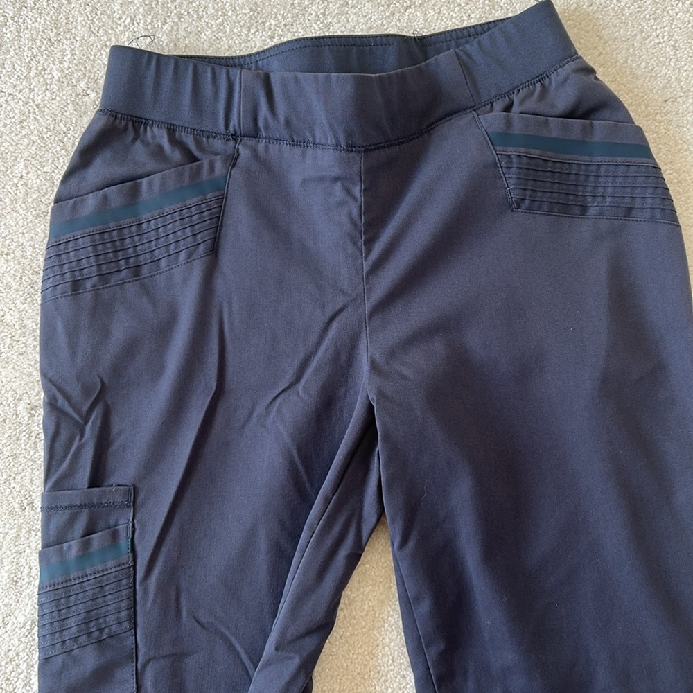 Grey’s Anatomy Scrub Bottoms - Picture 4 of 6